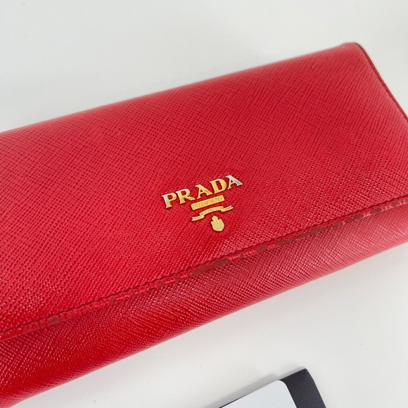 Prada Saffiano Red Wallet - Picture 2 of 7